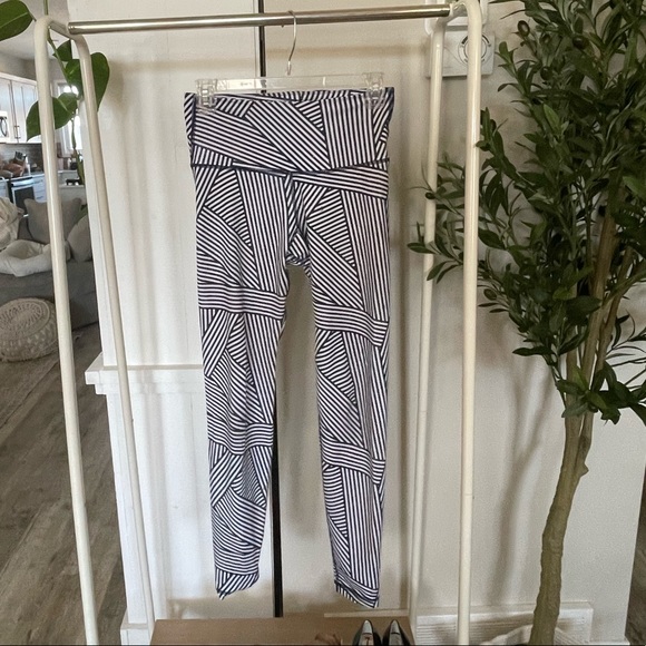 Old navy activewear leggings - Picture 3 of 3